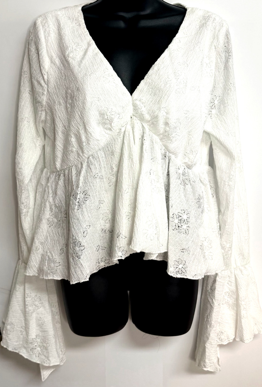 Cider Peplum Blouse Women's XL White Floral Textured Bell Sleeve V-Neck Top NEW